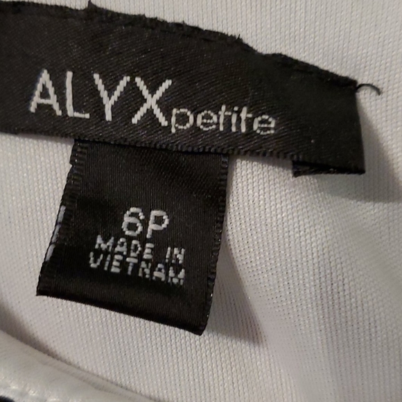 Dress - Picture 3 of 4